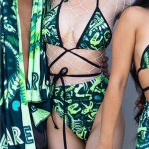 LOOKING FOR THIS FREEDOM RAVEWEAR SET